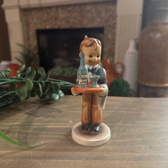 GOEBEL HUMMEL “WAITER” FIGURINE #154/0 TMK-5 (6”). Made in Germany - Picture 1 of 6